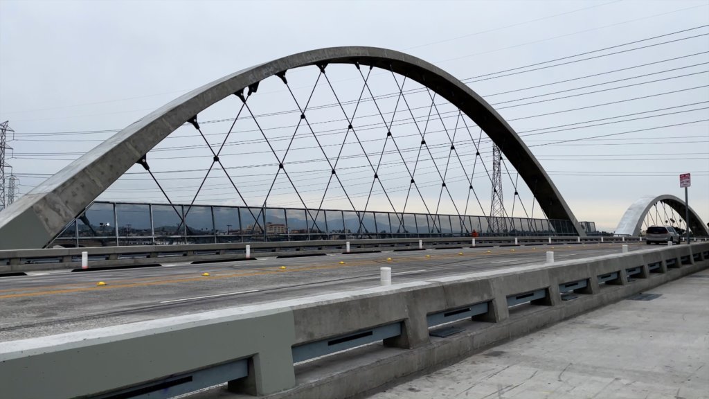 New sixth street bridge in the Los Angeles arts district 