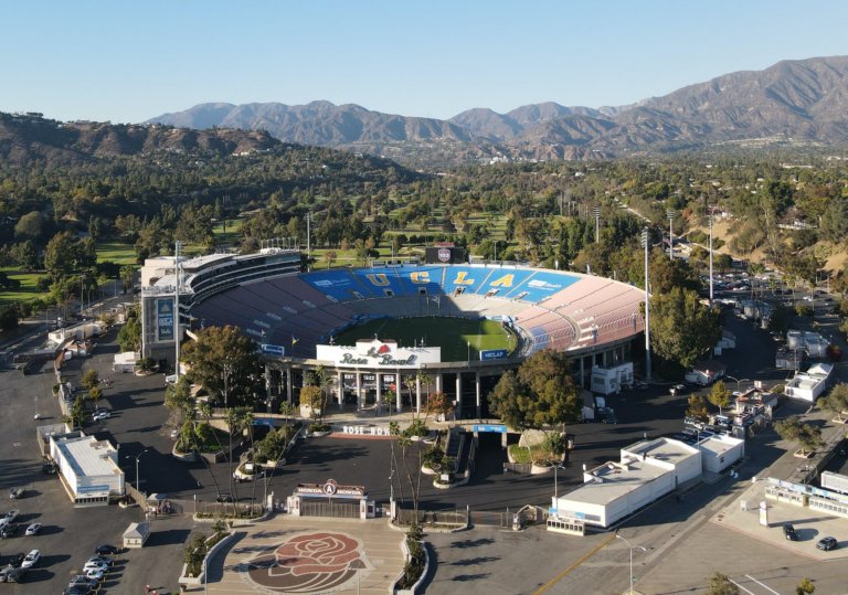 aerial view of rose bowl stadium in pasadena california