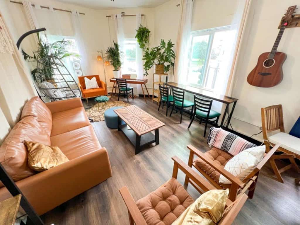san diego solo travel stay in ITH Mission Beach Backpacker Hostel